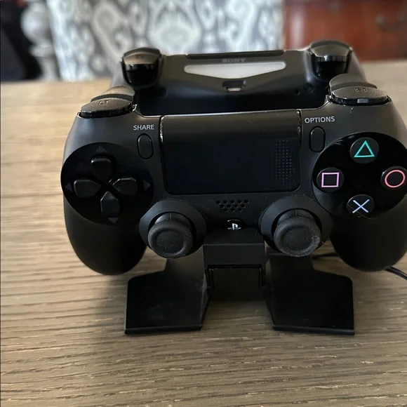 Sony PlayStation 4  (PS4) gaming console bundle - Picture 6 of 8